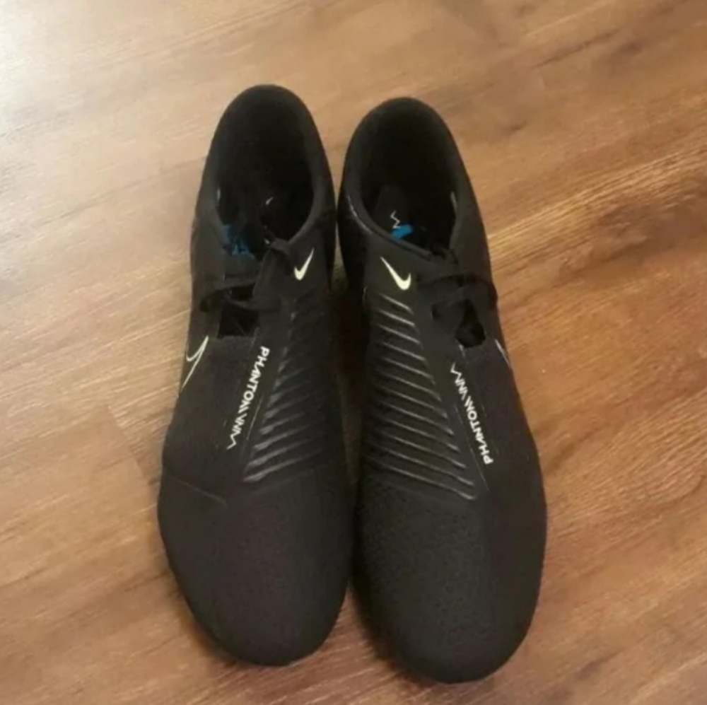 Nike phantom soccer cleats